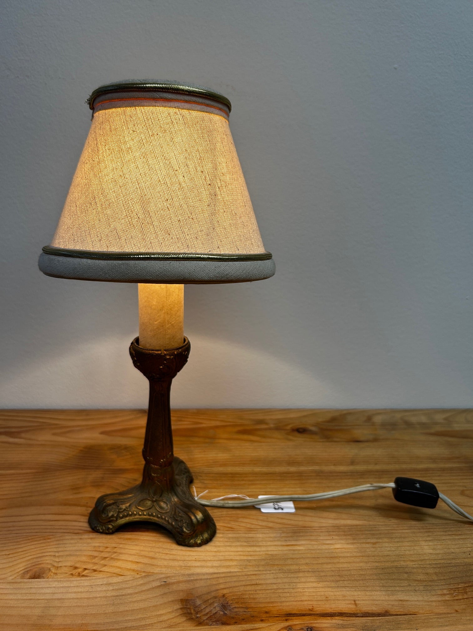 Small vintage table lamp