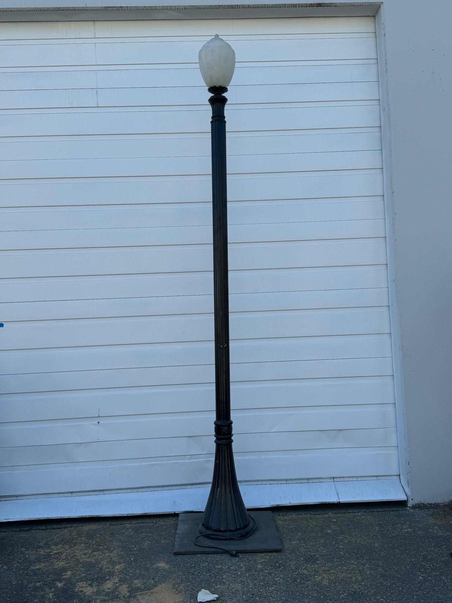 Traditional 16ft Streetlight with Acorn Shade