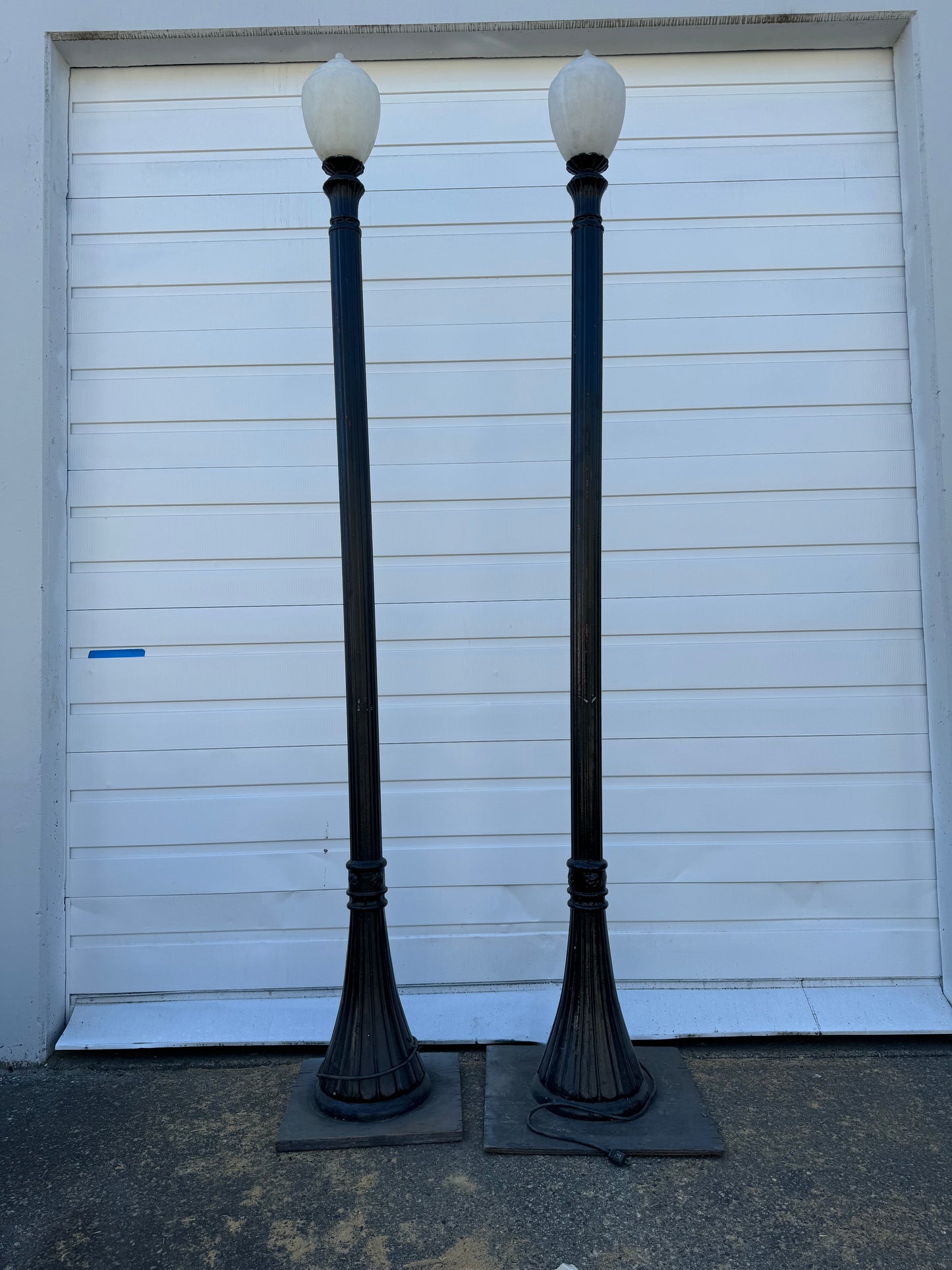 Traditional 16ft Streetlight with Acorn Shade