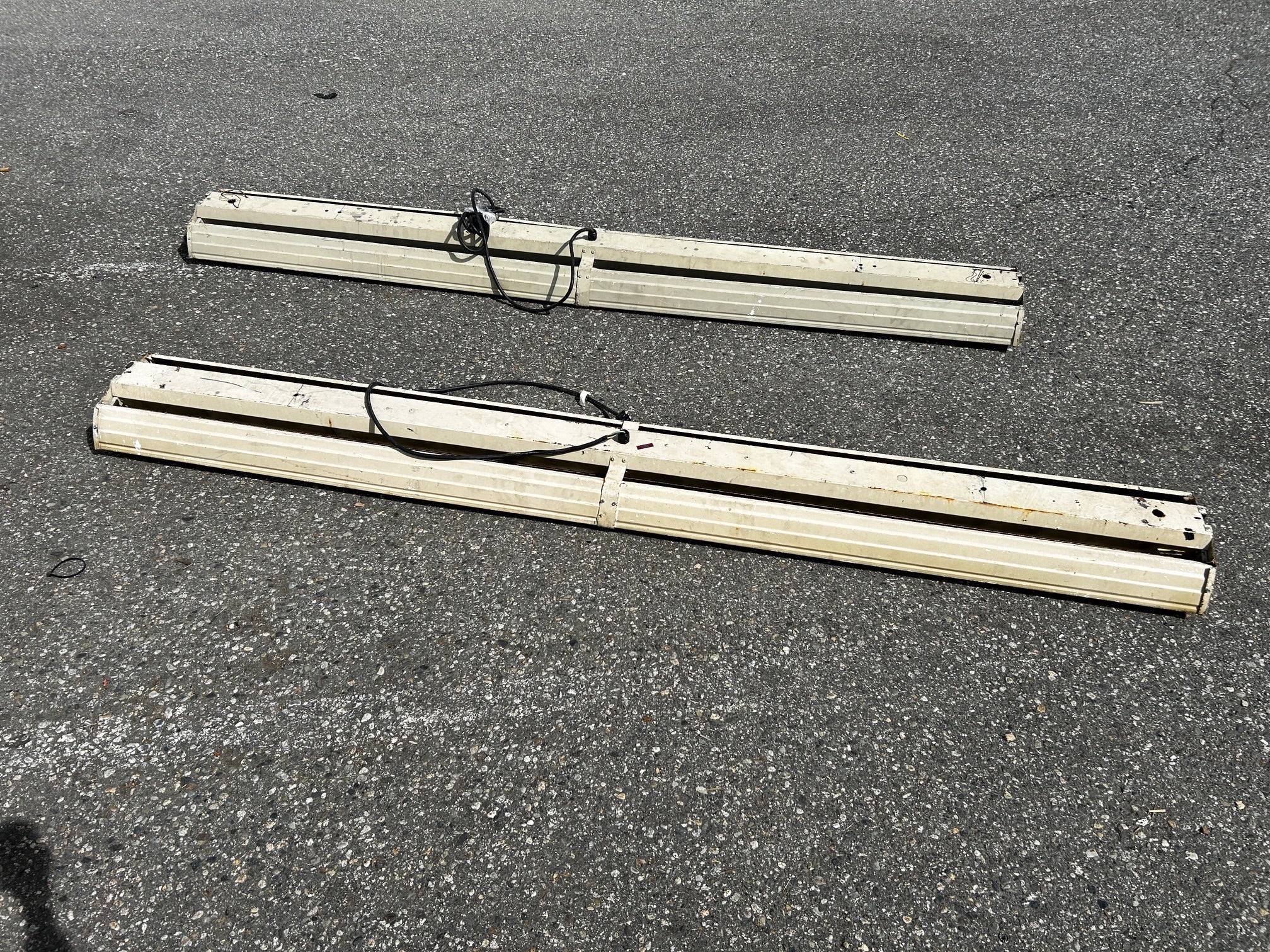 INDH056 Vintage 8foot - 4 bulb Fluorescent fixtures