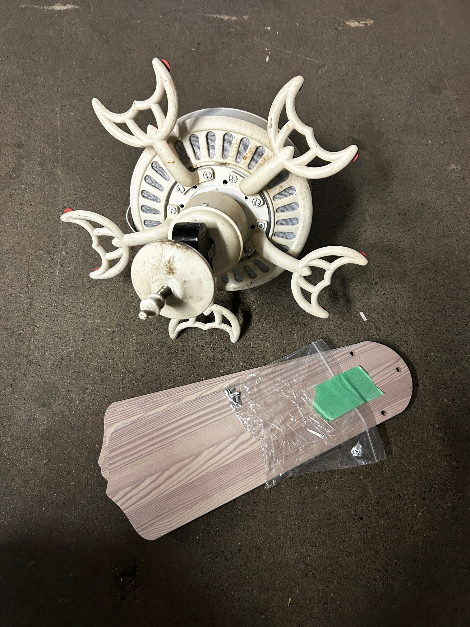 Vintage white ceiling fan with lights