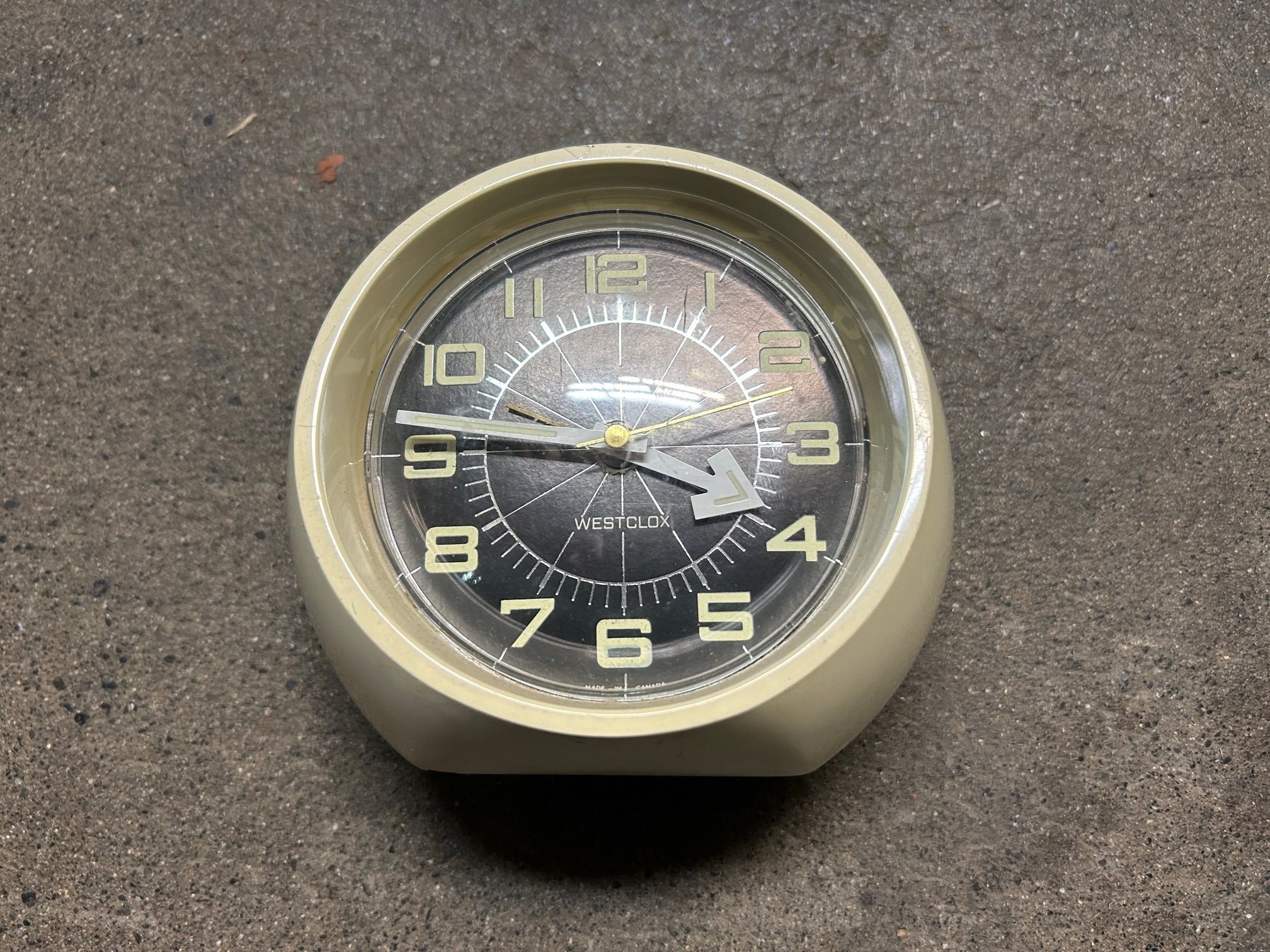 Clock001