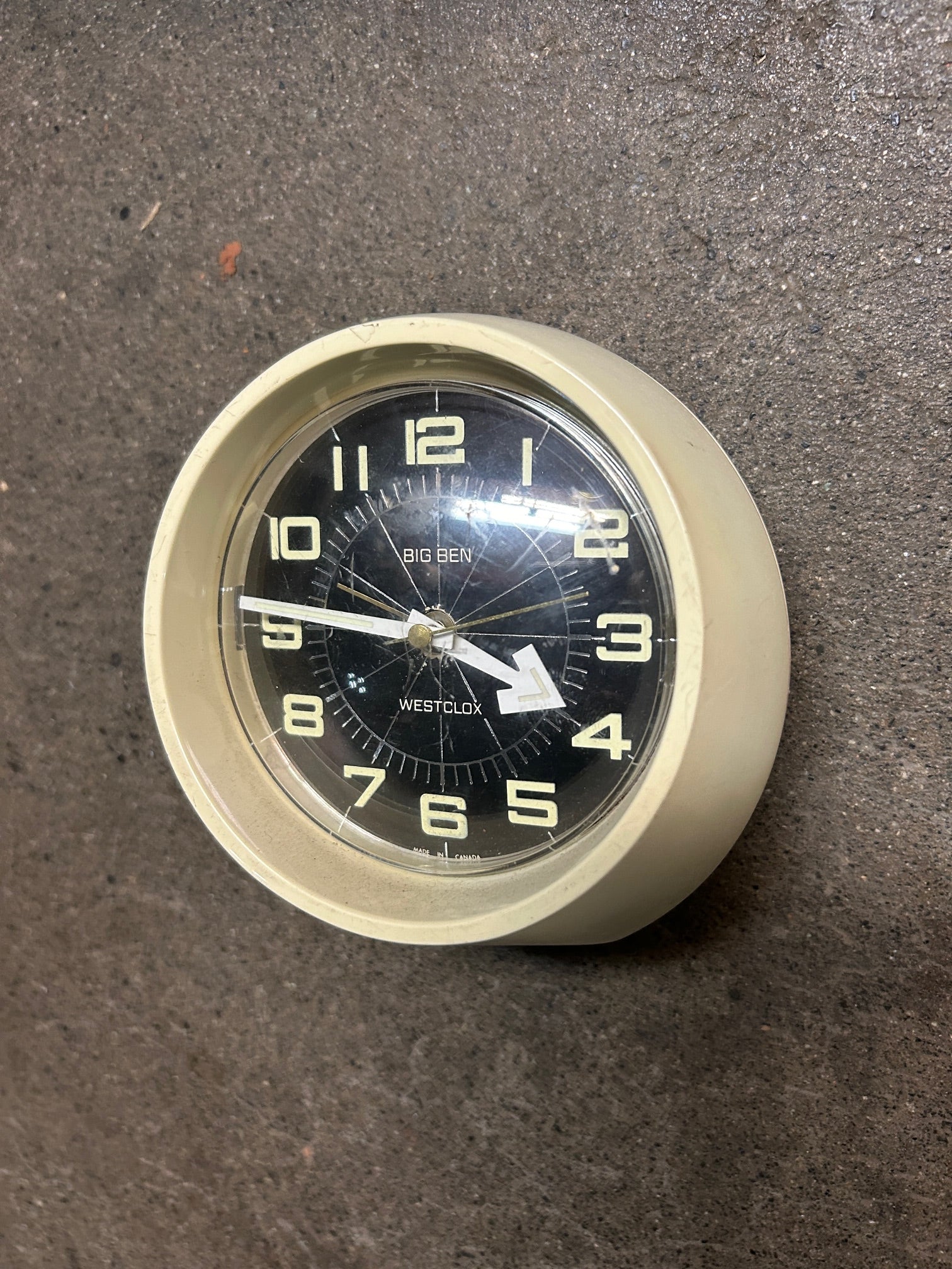 Clock001