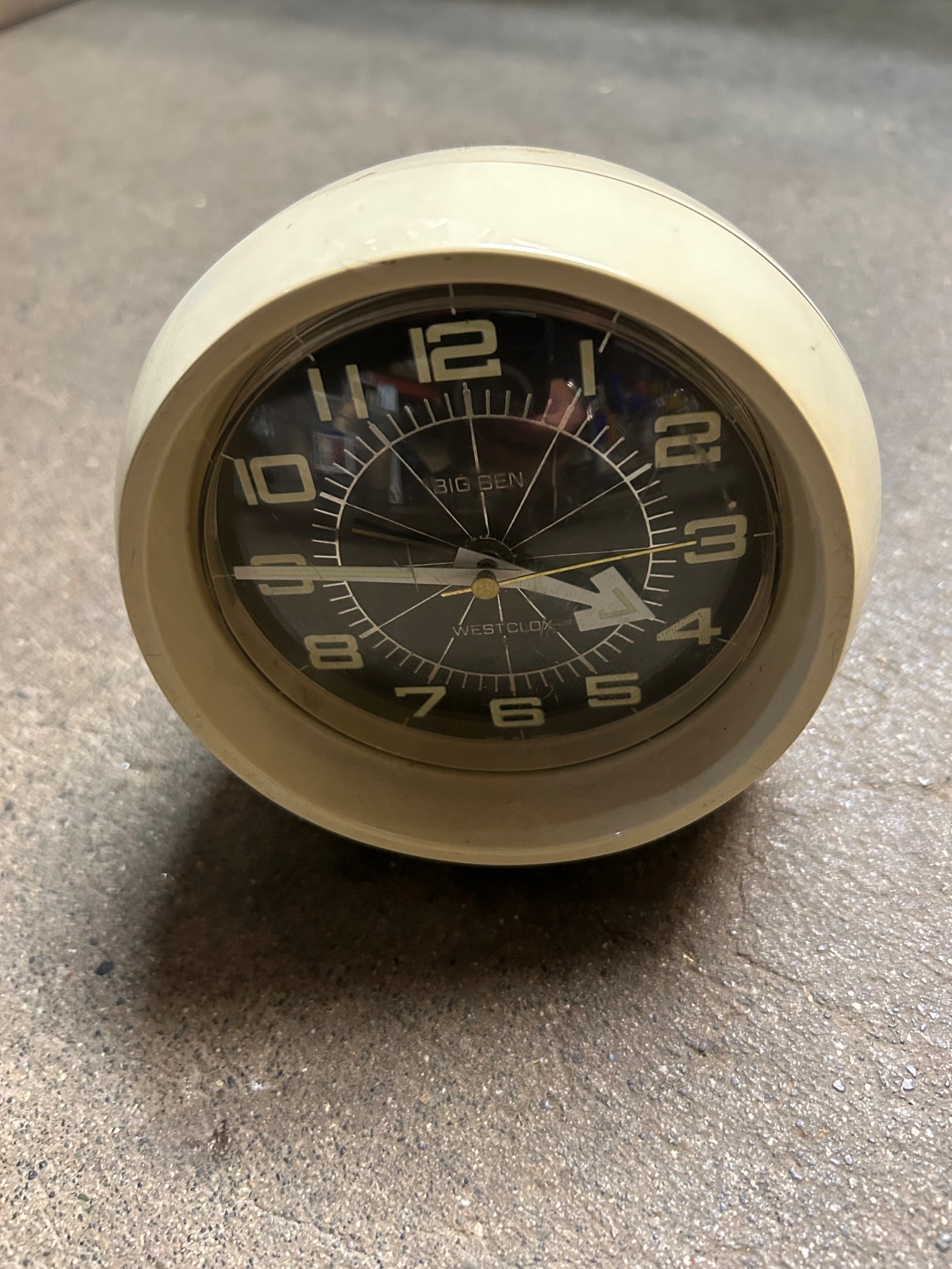 Clock001